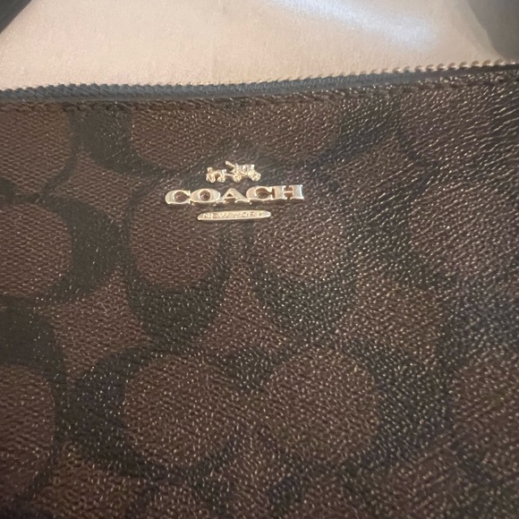 👛Coach Signature Canvas purse with chain handle:EUC. Rarely used. - Picture 2 of 15